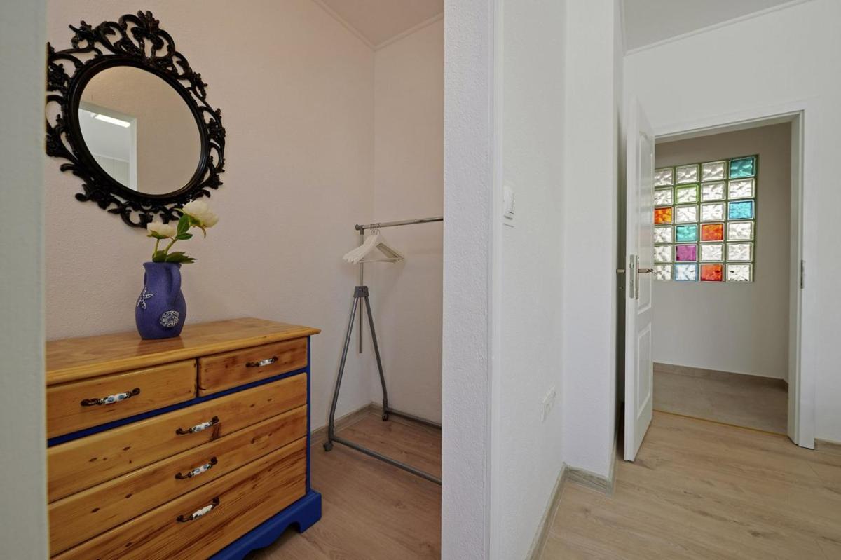 Smuketa In Trogir Haus Fuer 4 Personen Villa Exterior photo